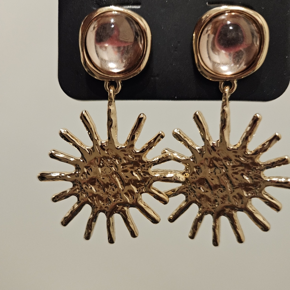 Pretty Little Thing Sun Earrings, Gold
